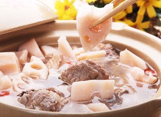 秋季养生汤煲汤食谱：莲藕排骨汤