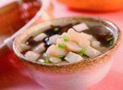  秋季养生汤煲汤食谱：荸荠豆腐紫菜汤